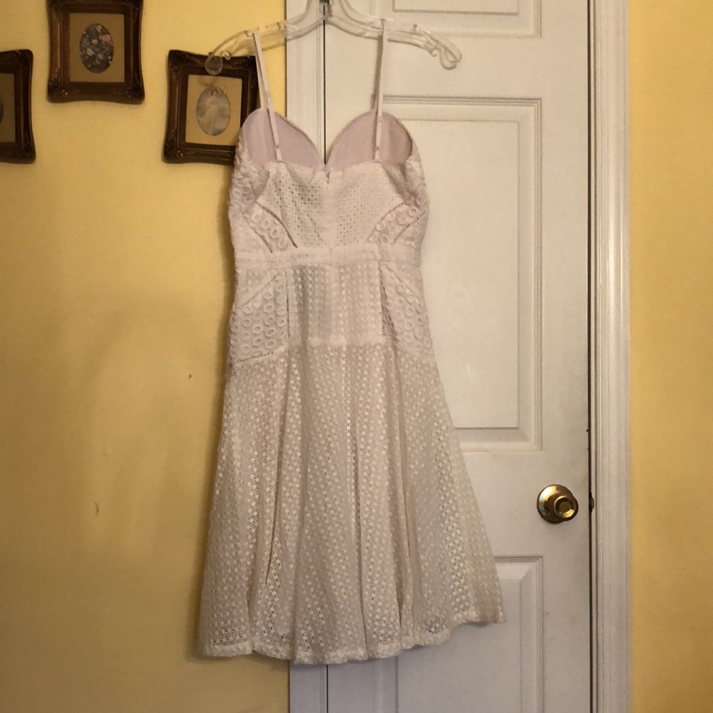 White Mid-length woven lace dress - Picture 3 of 3